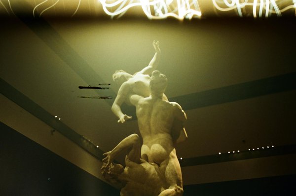 Optimiser la mise en rayon avec rolls et chariots ergonomiques