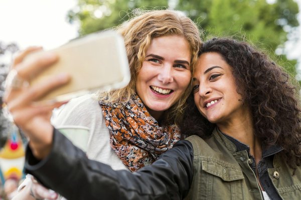 Quelles sont les meilleures pratiques pour organiser un festival local de film indépendant?